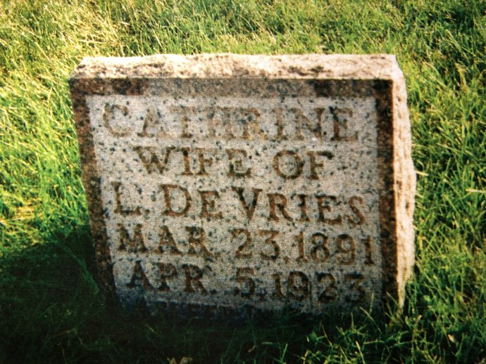 Het graf van Trijntje (Cathrine) de Wit 1881-1923 (datering grafsteen klopt niet)